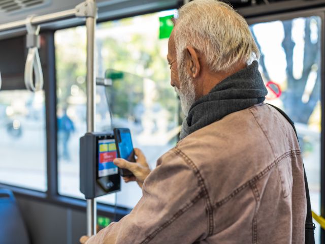 Man uses mobile phone as ticket on bus